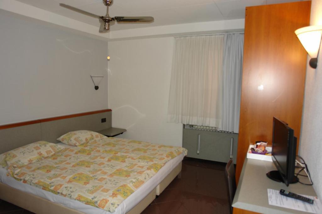Hotel Bahnhof Haus Chiasso Cameră foto
